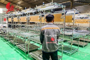 Xu hướng thiết kế bàn thao tác hiện đại trong nhà xưởng sản xuất 2025 Xu hướng thiết kế bàn thao tác hiện đại trong nhà xưởng sản xuất 2025